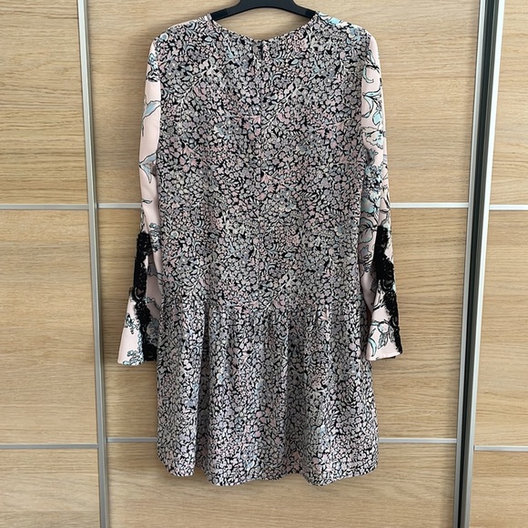 BCBG Maxazria long sleeves dress - Picture 4 of 10